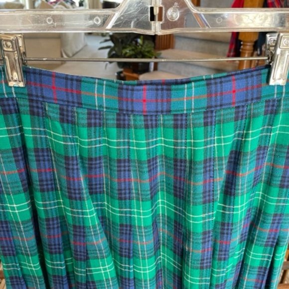 Gorgeous Cable Sweater & Pleated Skirt Set - Picture 6 of 7